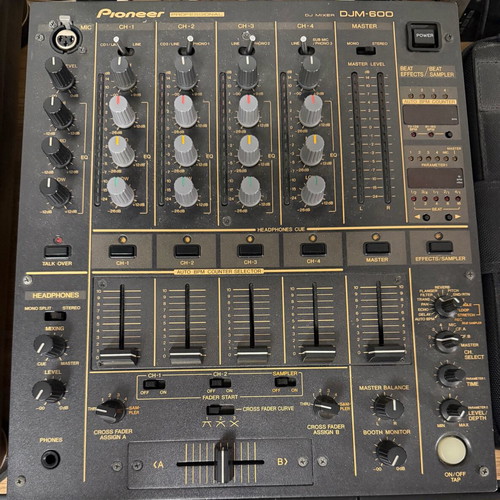 Pioneer DJM 600 μεταχειρισμένος με Decksaver, μαύρος