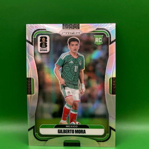 Gilberto Mora lot Base, Silver & Wave Prizm 2026 FIFA World Cup cards like new
