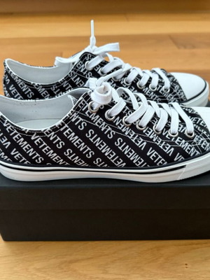 Vetements sneakers like new, black and white canvas shoes, size 40