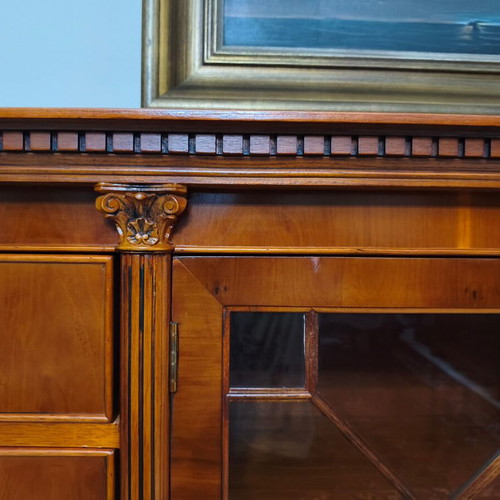 Bevcraft Vintage Buffet Display Cabinet Like New