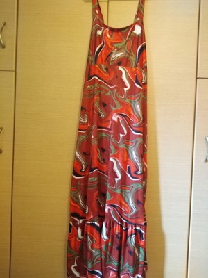 Long dress like new, elastic with unique back