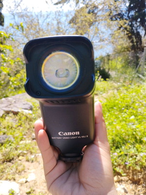 Canon VL-10Li II video light new for professional camcorders