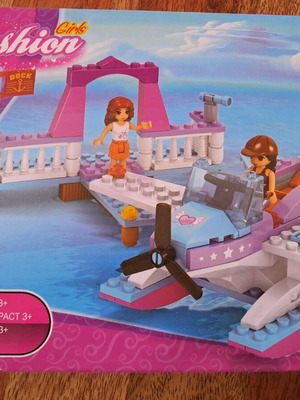 Airplane with pilots like new with box included