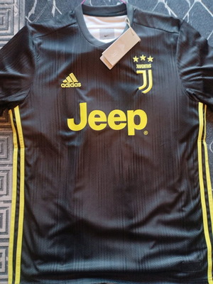 Εμφάνιση Juventus medium σαν καινούργια, γκρι με φωσφορίζον κίτρινο σχέδιο