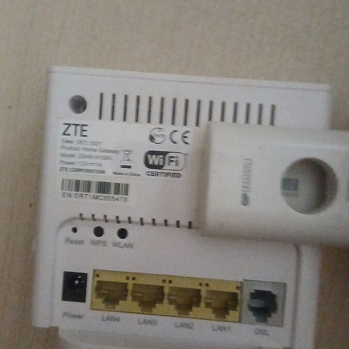 ZTE ZXHN H108N Series Router like new with USB port issue
