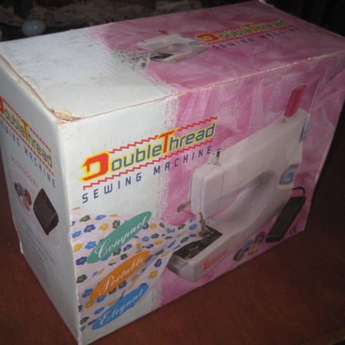 CHILDREN'S BATTERY SEWING MACHINE
