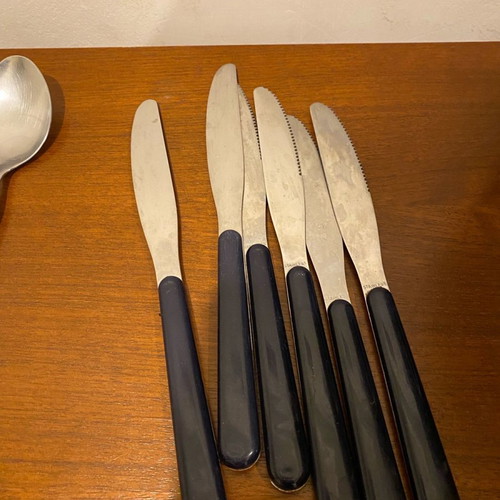 Cutlery set new with 4 small forks, 6 large knives, 6 large spoons, 4 large forks, 6 small spoons
