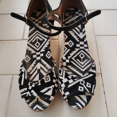 TOMS Black and White Platform Espadrille Sandals used, Size W9 (40)