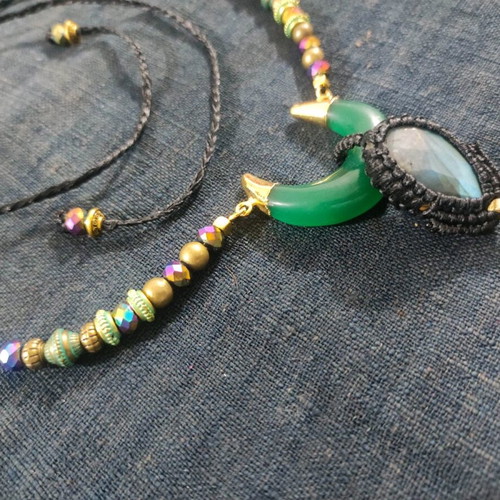 Macrame necklace new with green onyx and labradorite semi-precious stones