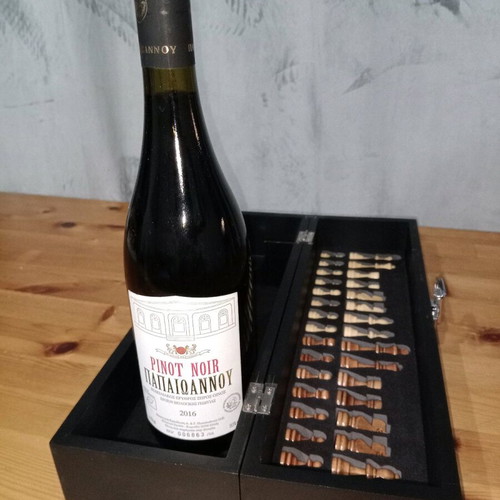 Collectible chess set Pinot noir Papaiwannou like new