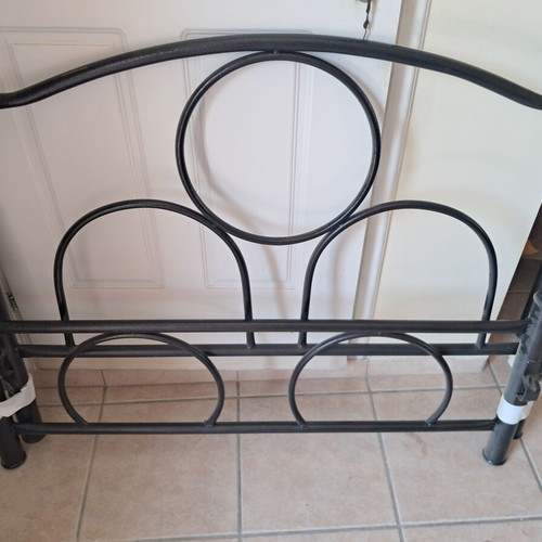 Iron bed frame for 1.90x1.10 mattress, like new