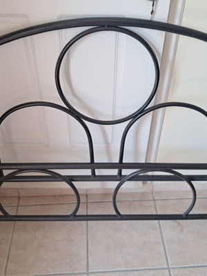Iron bed frame for 1.90x1.10 mattress, like new