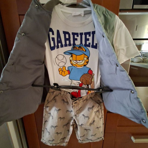 Package with 1 Zara vest 8-9 years, 1 new Orchestra shorts and 1 free t-shirt