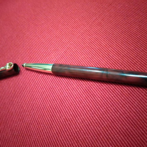 Gucci lacquer pen used, brown color