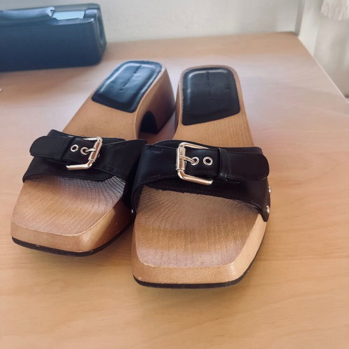 Pull & Bear mules like new, wooden with black strap