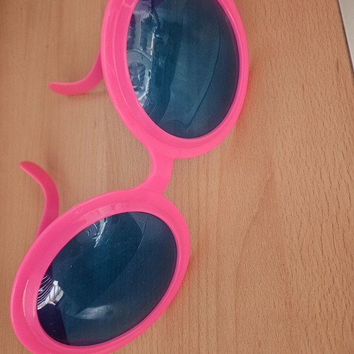 Fake glasses used, large plastic