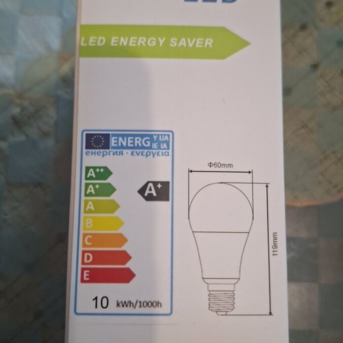 Universe LED bulbs new, pack of 3