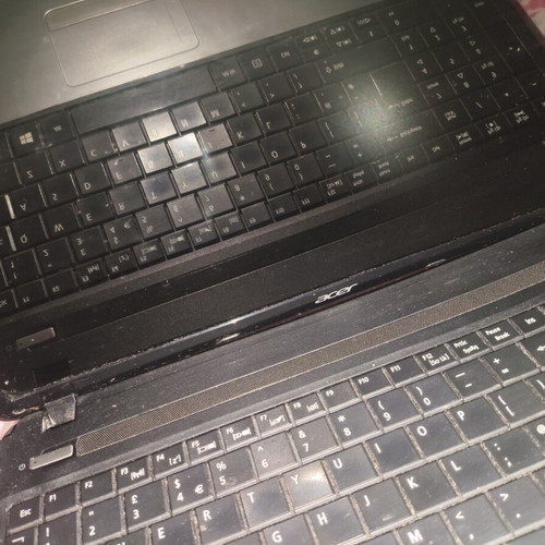 Acer E1-571 laptop with Intel Core i5, 4GB RAM, 500GB HDD