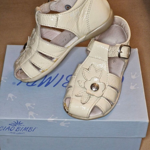 Ciao Bimbi children's sandals size 22 used, white with floral design