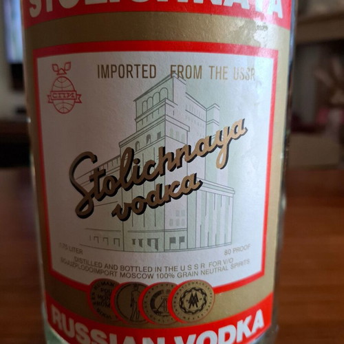 Vodka Stolichnaya 1,75 λίτρου σφραγισμένη δεκαετίας 1980 καινούργια