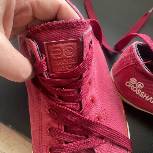 Sneakers shoes red size 43 like new with two defects