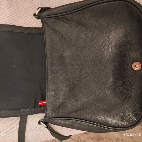 Tommy Hilfiger black leather crossbody bag like new vintage