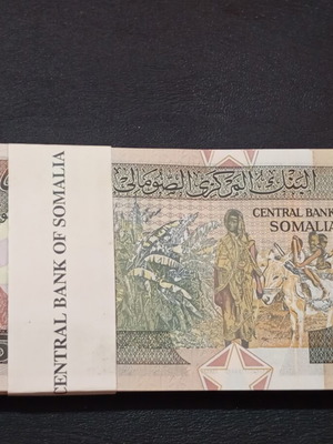Δεσμίδα με ακυκλοφόρητα χαρτονομίσματα από τη Σομαλία
