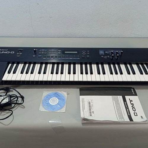 Roland JUNO-D Synthesizer like new
