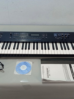 Roland JUNO-D synthesizer σαν καινούργιο