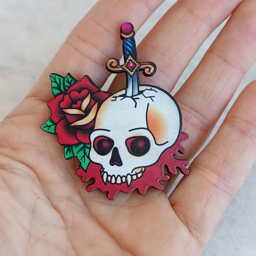 Pin multicolored new with skull and rose design