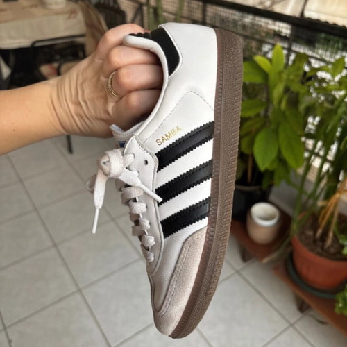 Samba 36 2/3 athletic shoes like new, black and white