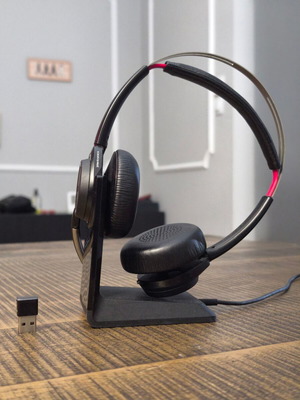 Plantronics Voyager Focus UC B825-M Bluetooth ANC headset like new