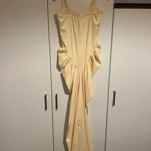 Decoro dress one size like new, yellow