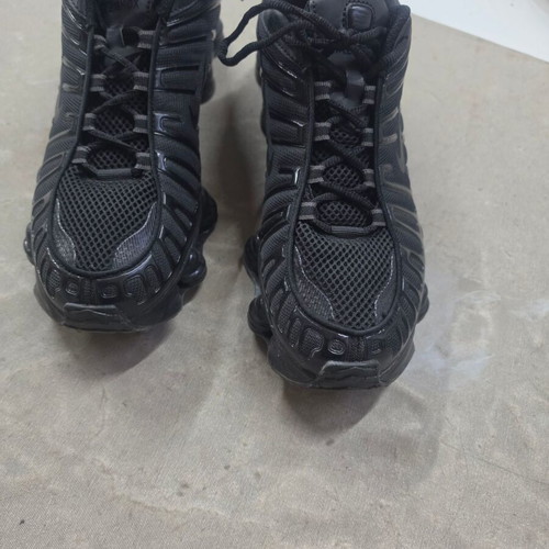 Athletic shoes size 45, like new
