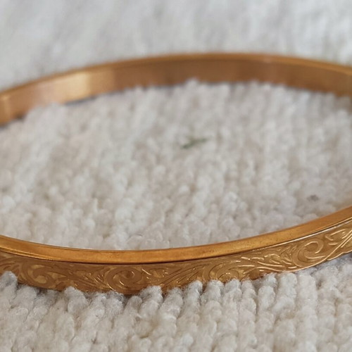Gold plated stainless steel bangle in rose gold like new, hinged