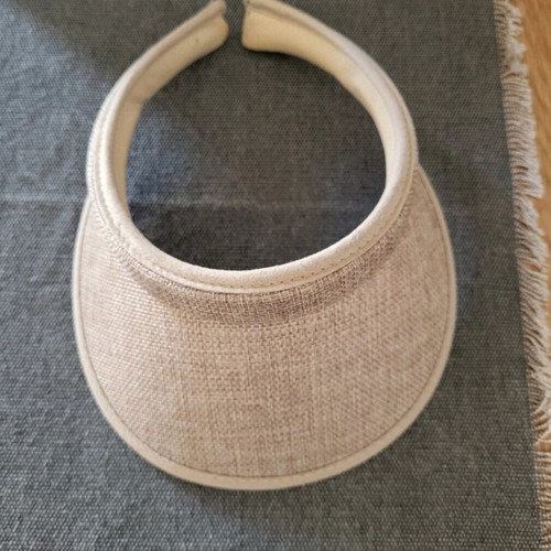 Hat like new, size S, beige