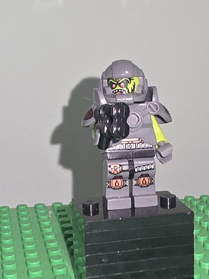 LEGO CMF Series 9 Alien Avenger minifigure with cracks on arms