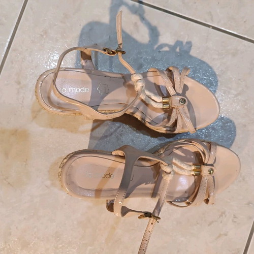 Platform sandals like new, beige, patent leather and rope
