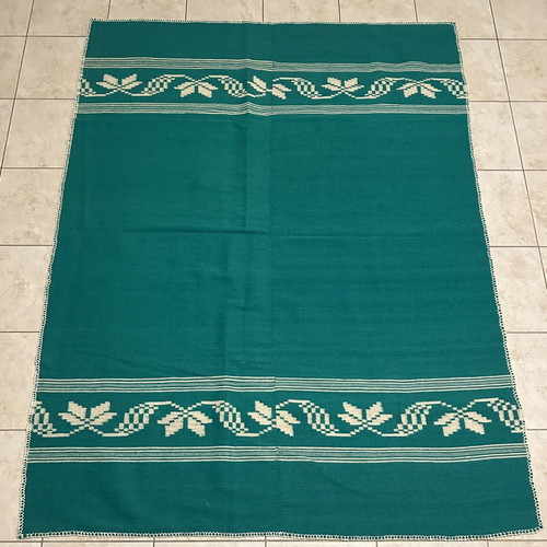 Vintage handmade wool rug on loom, like new, 190x144cm