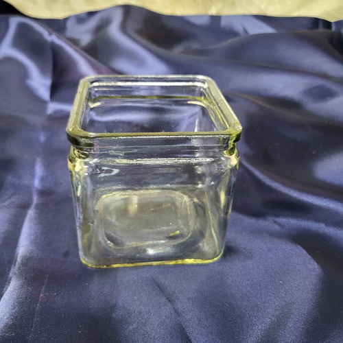 Set of 2 decorative cube vases like new, thick glass 10cm & 8cm