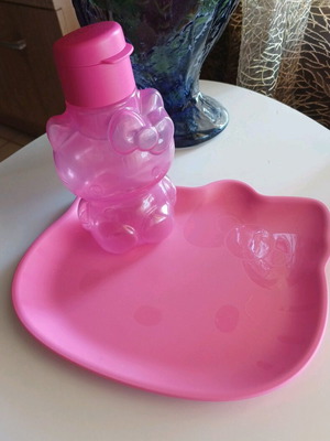 Hello Kitty Tupperware bottle and plate set new