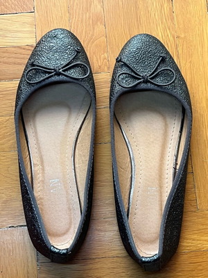 Ballerinas black shiny with bows Licean like new size 37