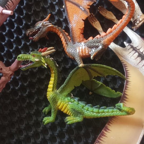 Treasure X Aliens vintage dinosaur and monster miniatures set, 18 pcs