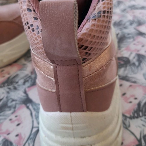 Pink athletic ankle boots like new, size 40 with snake print