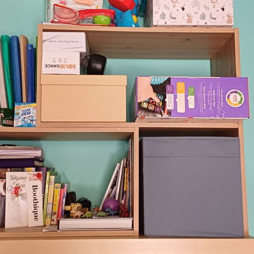 Modular small unit like new, adjustable shelves