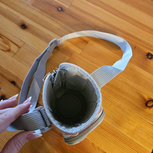 Water bottle case like new with pocket, hard
