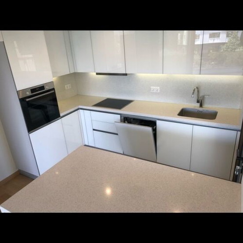 White lacquer kitchen with glass and countertop new