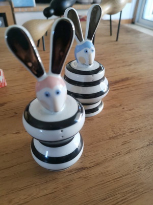 Villeroy Boch salt and pepper set used, Easter with bunny design