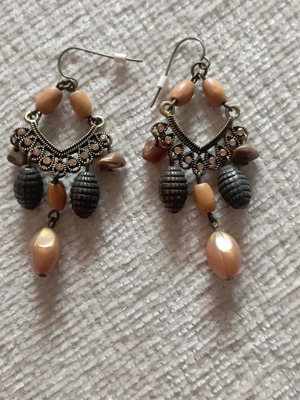 Avon dangling earrings in brown shades new