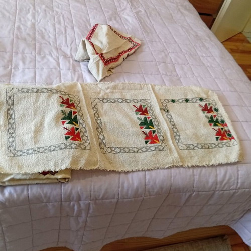 Embroidery new, various types including hooded, etamine, unfinished and canvases